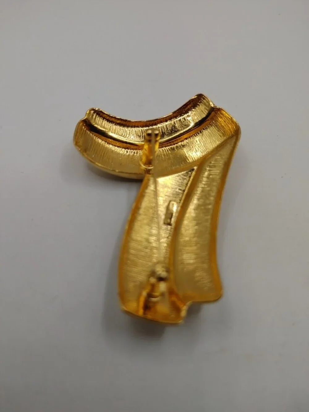 VTG BROOCH/PIN SIGNED MONET abstract Double Check Mark design